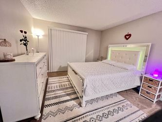 Queen bed set