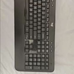Logitech MK540 Wireless Keyboard + Mouse Combo – Excellent Condition – $30