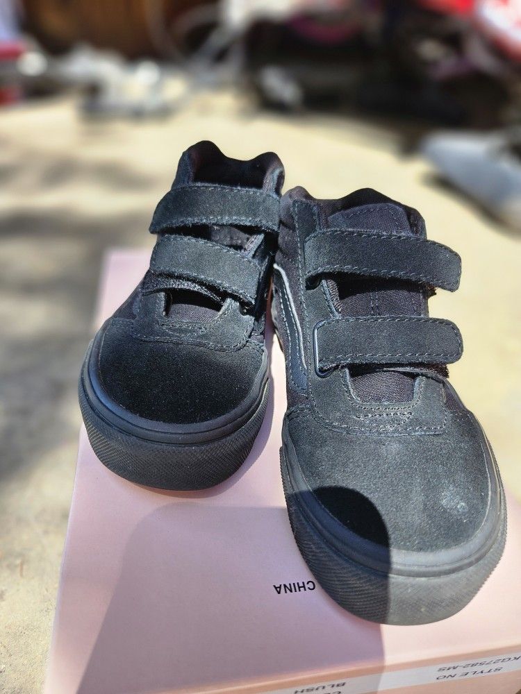 Toodler Van Size 11c Pick Up In HESPERIA