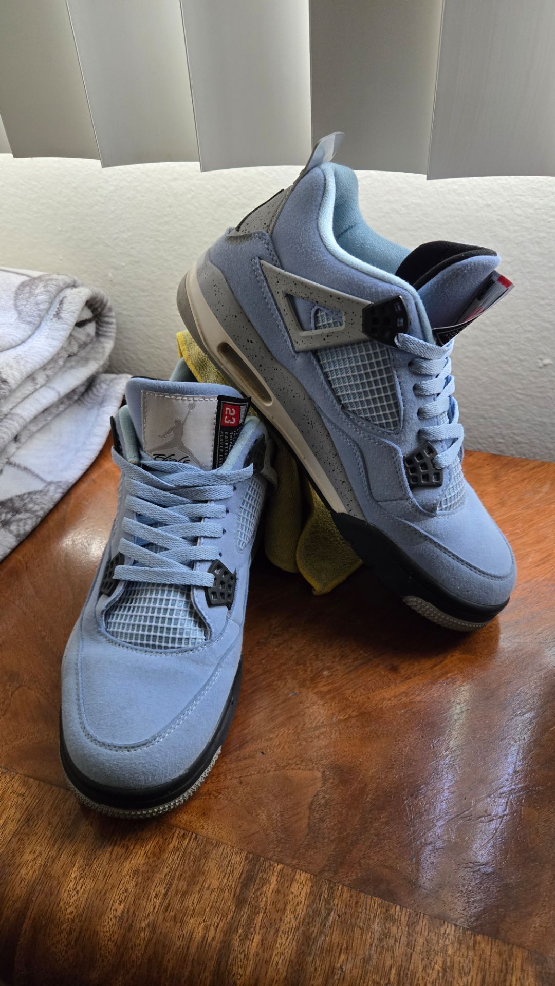 Air Jordan 4 Retro University Blue