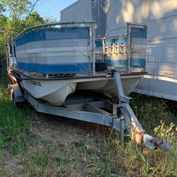 Fiberglass Pontoon Boat