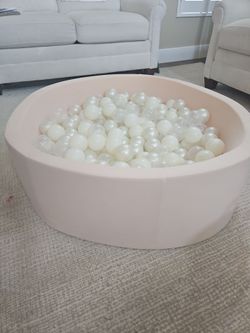 Foam ball pit with balls included