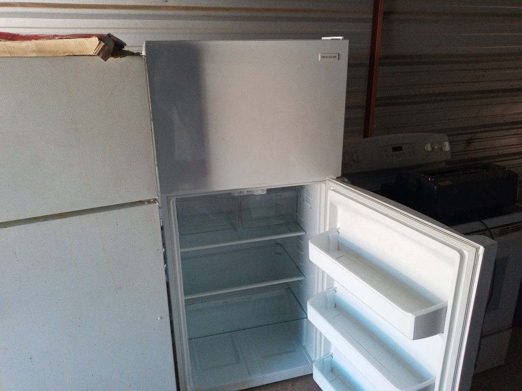 Fridges,Flat Top Stove And Fish Tank