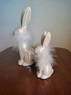 Ceramic pink bunny set feather collar