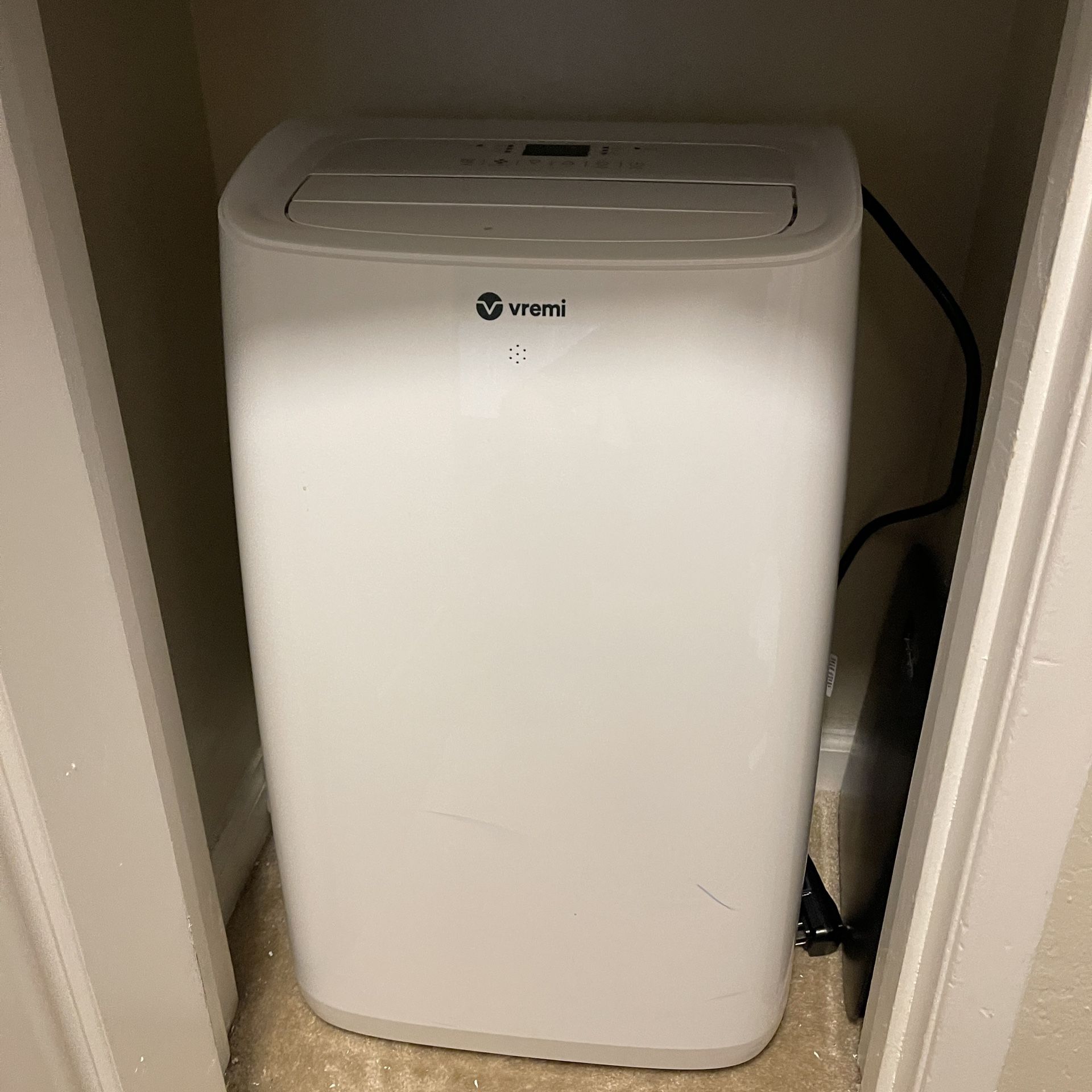 Portable AC unit - good condition.