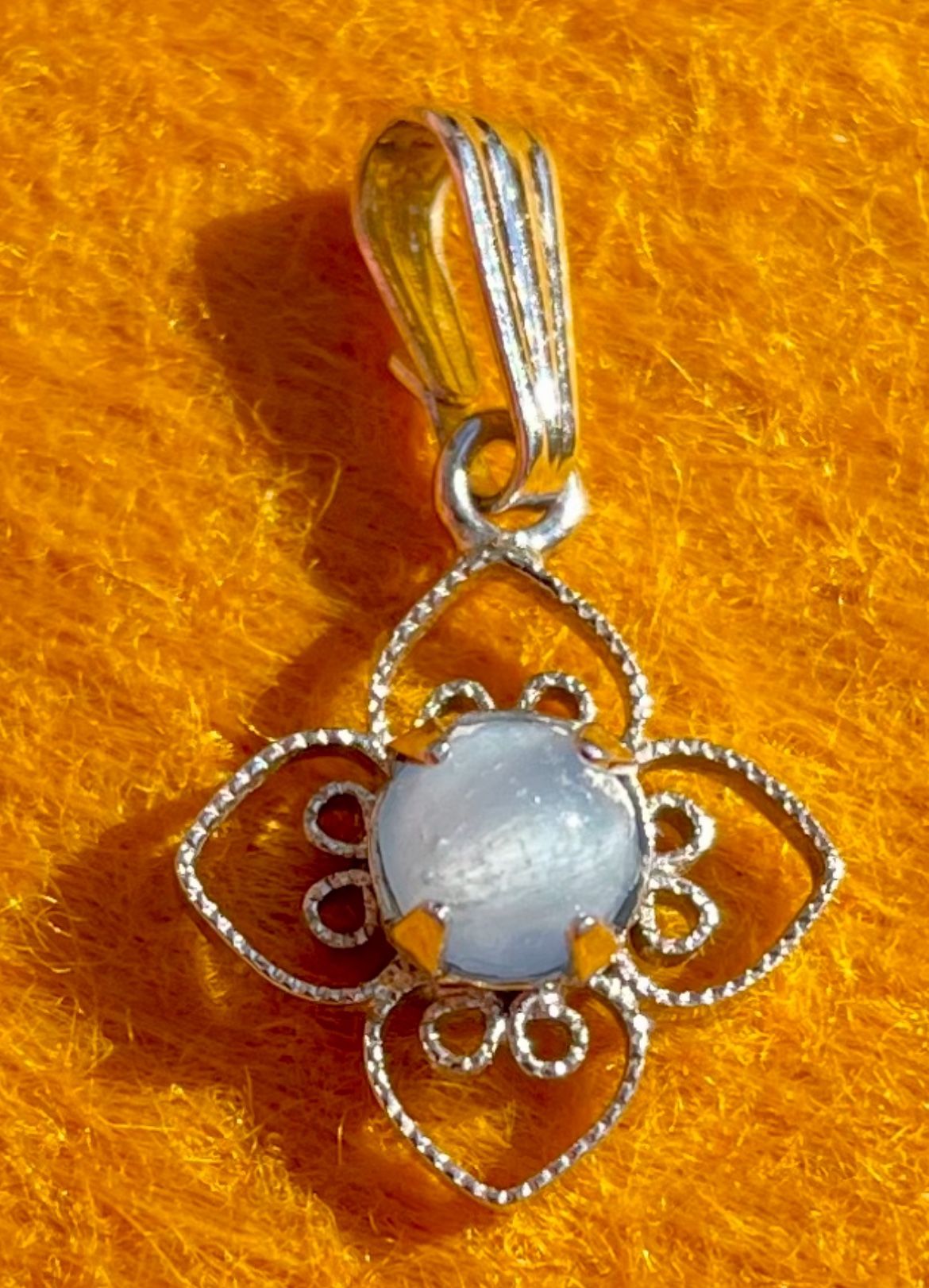 Very Small Moonstone Round 4-Quadrant 925 Sterling Silver Pendant
