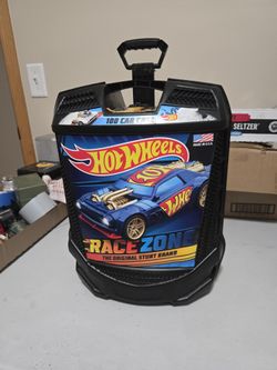 Hotwheels Pull Carrier Full Of Assorted Cars
