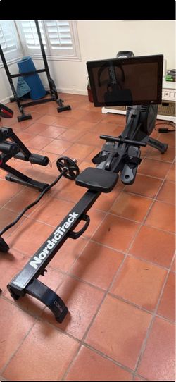 RW 900 NordicTrack Rowing Machine with Display
