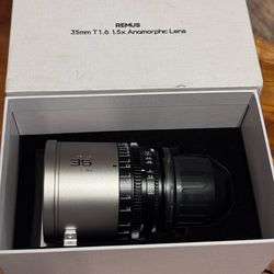 BLAZAR LENS Remus 35mm T1.6 Super35 1.5x Anamorphic Lens (ARRI PL, Silver Flare)