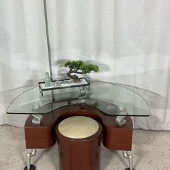 Modern Accent Table / Cocktail Table With Pull Out Stool