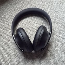 Bose Noice Canceling Headphones 700