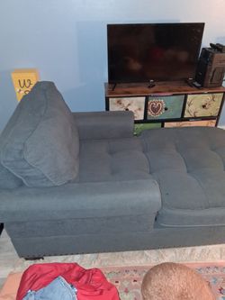 Gray Polyester Chaise Lounge – Good Condition, 58in Length - Sheffield Lake, OH