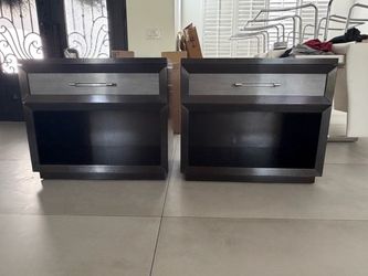 Like new Belle Meade Signature Nightstands