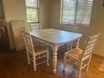 Farmhouse table w chairs