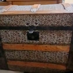 Old Antique Victorian Steamer Trunk Around 1860s