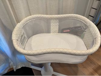 Halo Swivel Bassinet Used