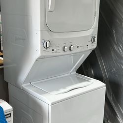 GE  3.8 Washer with Stainless Steel basket and 5.9 CuFT Dryer