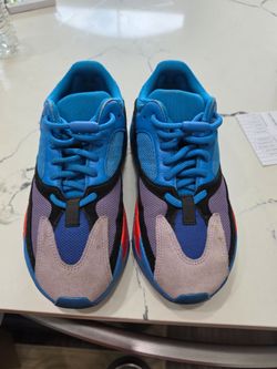 Yeezy 700 hi-res