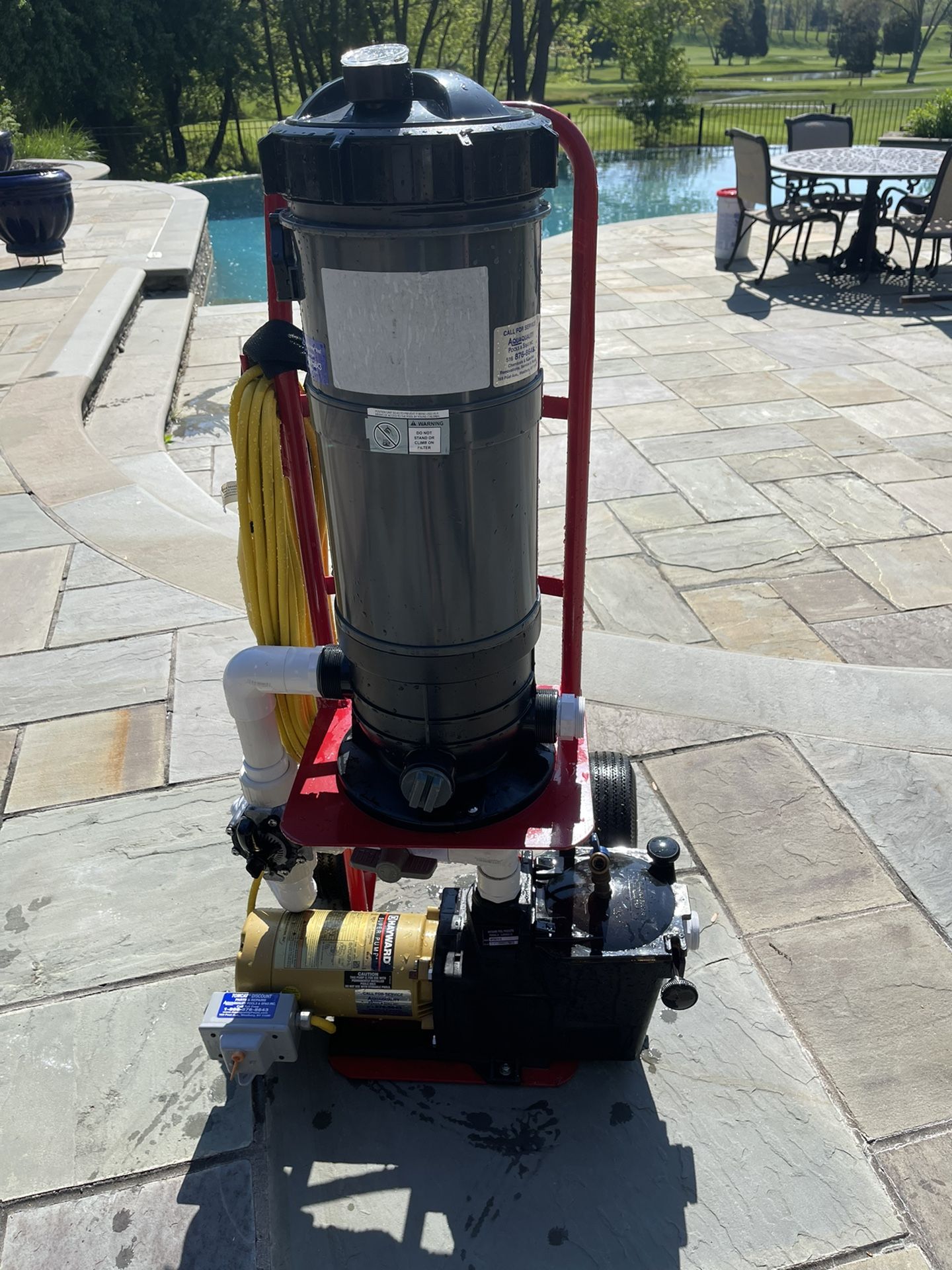 TOMCAT® TOP GUN™ MAVERICK™ PORTABLE POOL VACUUM CLEANER