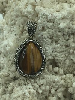 925 STER Silver Tiger’s Eye Cabochon Teardrop Pendant