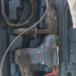 Bosch RH540M Rotary Hammer 