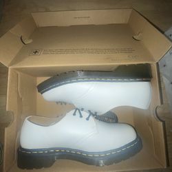 BRAND NEW DR. MARTENS 1461 SMOOTH LEATHER OXFORD SHOES