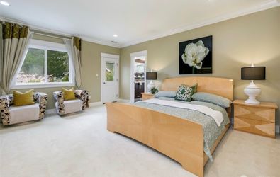 5 pieces High End Bedroom set: King size bed frame, mattress, 2 nightstands and dresser