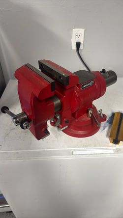DOYLE 5-Inch Heavy-Duty Swivel Bench Vise – Barely Used