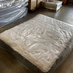 Queen Simmons Beautyrest Silver Extra Firm Mattress- Damaged In Shipping On Bottom