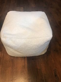 Pouf ottoman like new pickup In Southwest Bakersfield