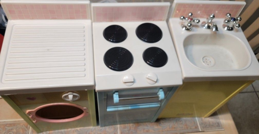 Playskool Rose Petal Cottage set. Dryer Sink Stove Playschool