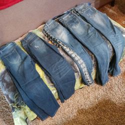 5 Pairs Of Jeans Women's Four Are Size 5 One Is Size 3 Asking $15 Each All For $40 Cash Must Pick Up Broadway And APACHE BUCKEYE AZ 
