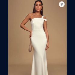 NEVER WORN Lulu ‘s Make An Entrance Wedding Dress Size Medium Thumbnail