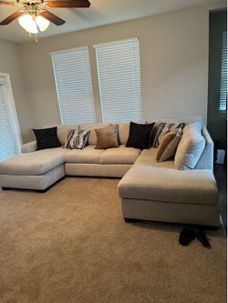 Large modern sectional sofa- like new