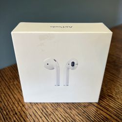 Apple AirPods w/Charing Case