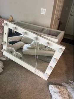 Vanity desk and mirror