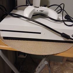 Xbox One S + 30+ games NEEDS REPAIR