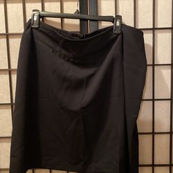 Black short stretch skirt