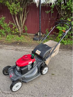 HONDA HRX217 lawn mower 190cc VersaMow 4-in1System self-propelled $480