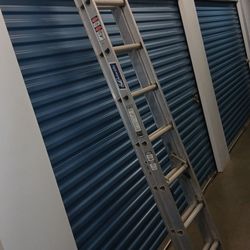 Louisville 16ft aluminum extension ladder