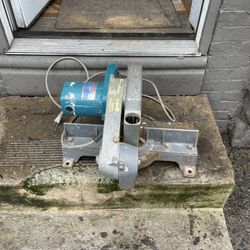 Makita 255mm Electric Miter Saw Model No 2401B