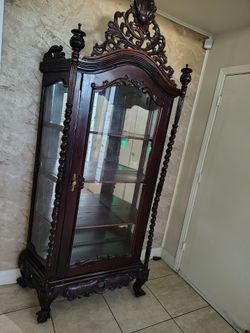 Mahogany Cherry Wood Curio Cabinet $300