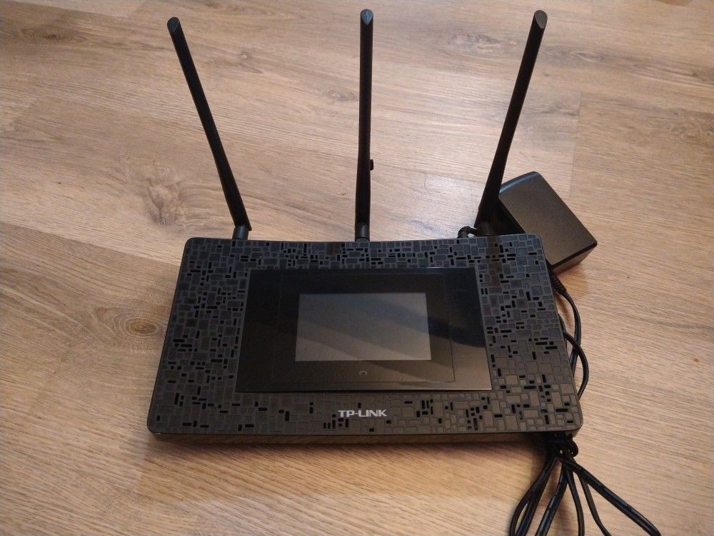 TP-Link Touchscreen WiFi Gigabit Router