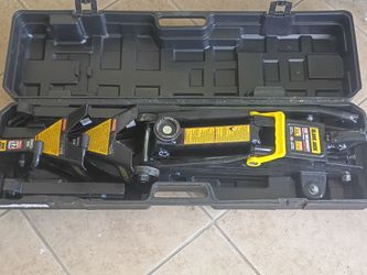 USED FEW TIMES ONLY. FLOOR JACK WHIT JACK STANDS
