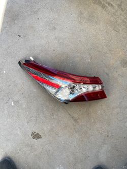 2018 Toyota Camry Lt tail light