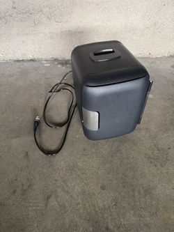 Mini Fridge Cooler And Heater For Make Up Desktop