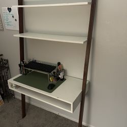Coby Leaning / Ladder Desk