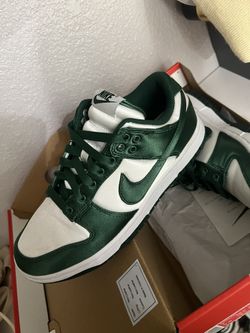 Nike Dunks Size 6 US WOMAN
