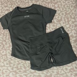 DFYNE GREY SET Size M $55 **READ DESCRIPTION**