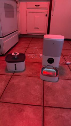 Auto cat feeder/ water bowl